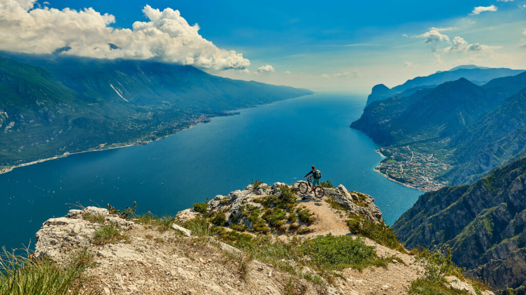 Cycling routes on Lake Garda
