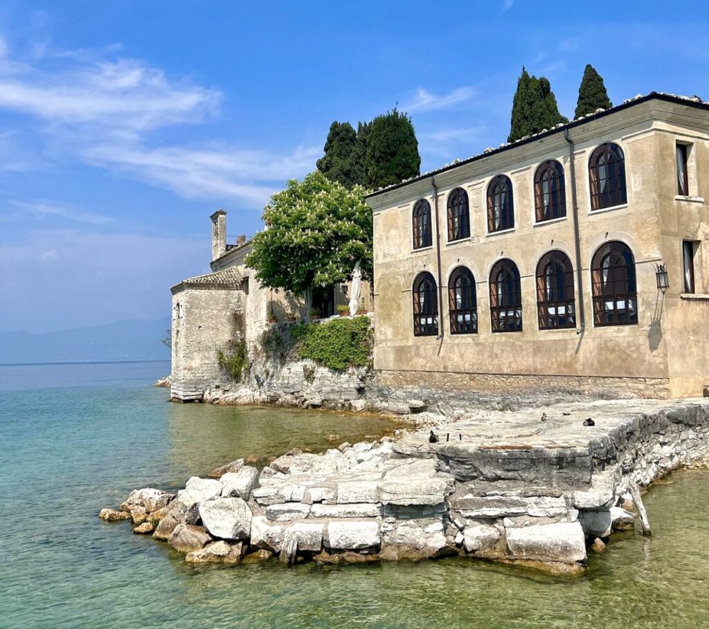 Sirmione: Giro in Barca Lago di Garda con Degustazione