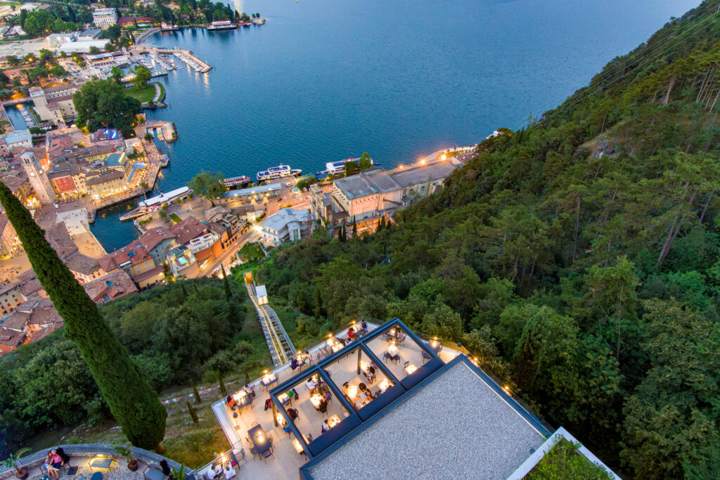 10 Restaurants with a View of Lake Garda