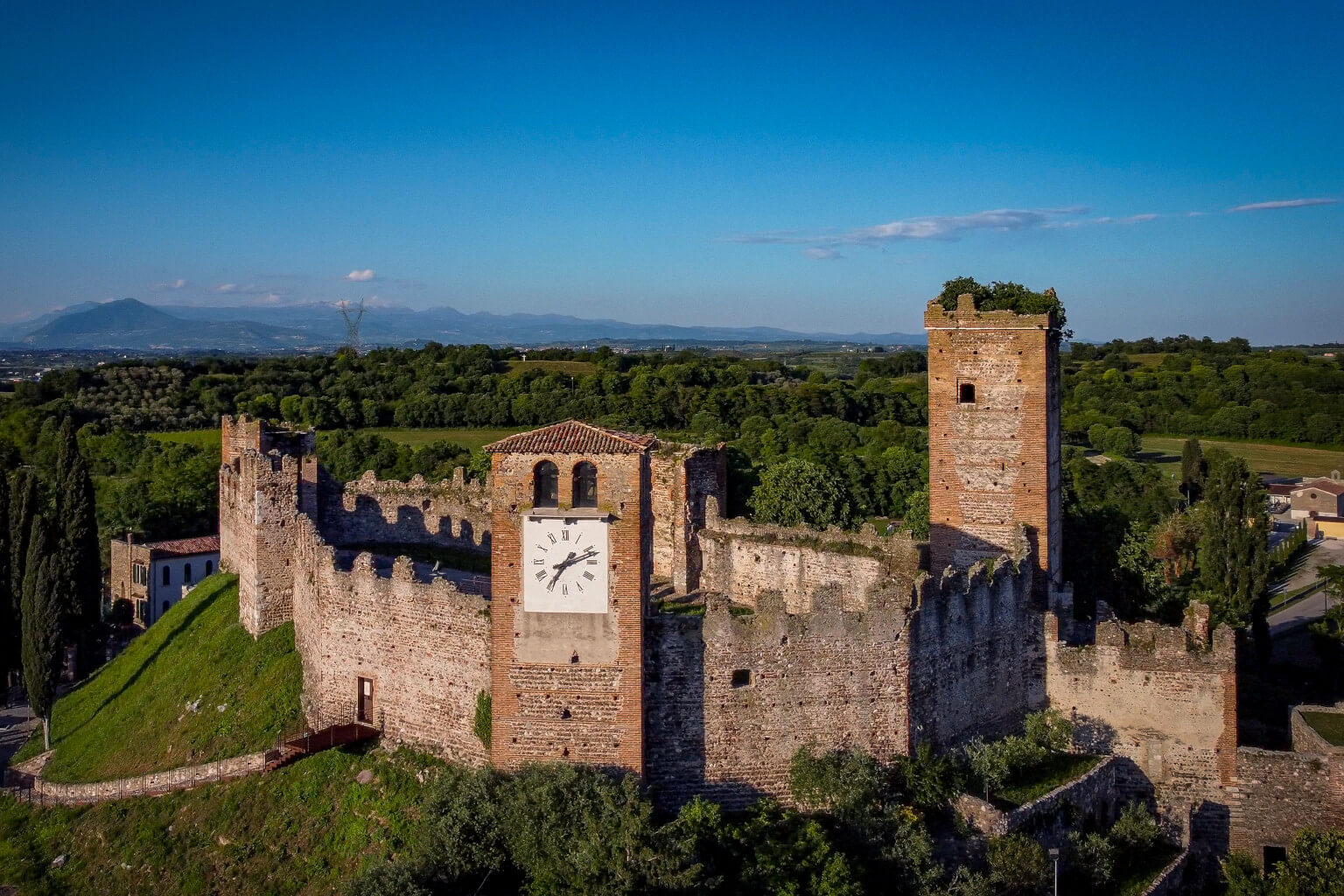 I castelli del Lago di Garda e dintorni: Castello di Ponti sul Mincio